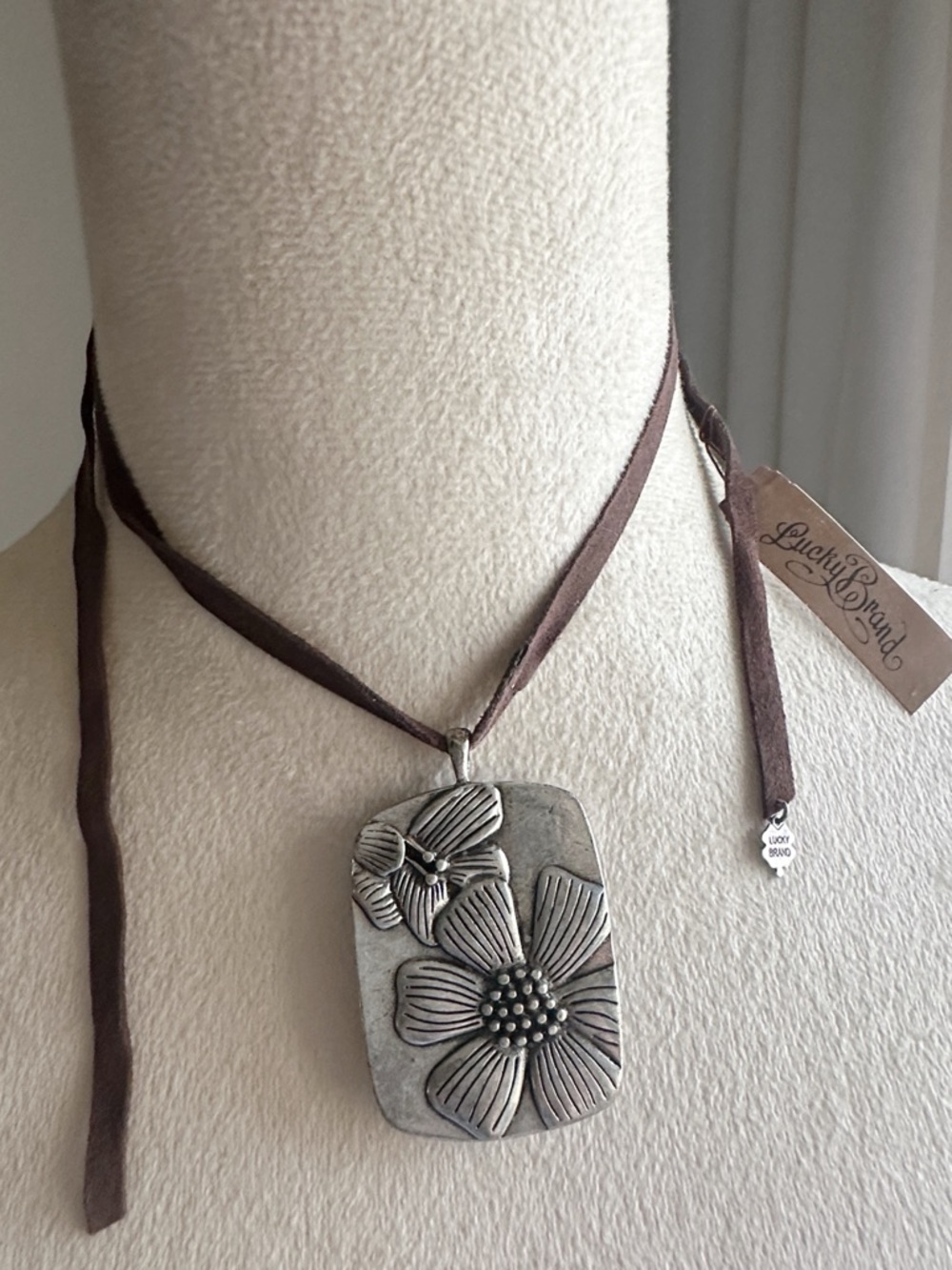 Lucky Brand 2sided Dogwood Flower Silver Tone Blue Glass Brown Suede Cord